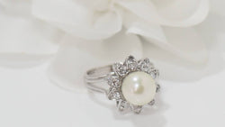 Bague en or blanc, perle de culture et diamants - Castafiore