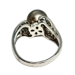 Bague en or blanc, perle, et diamants - Castafiore