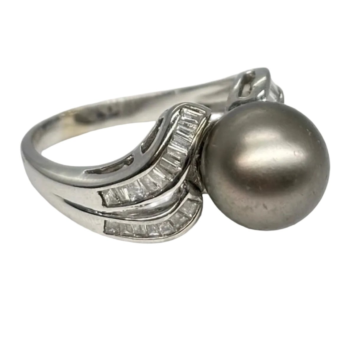 Bague en or blanc, perle, et diamants - Castafiore