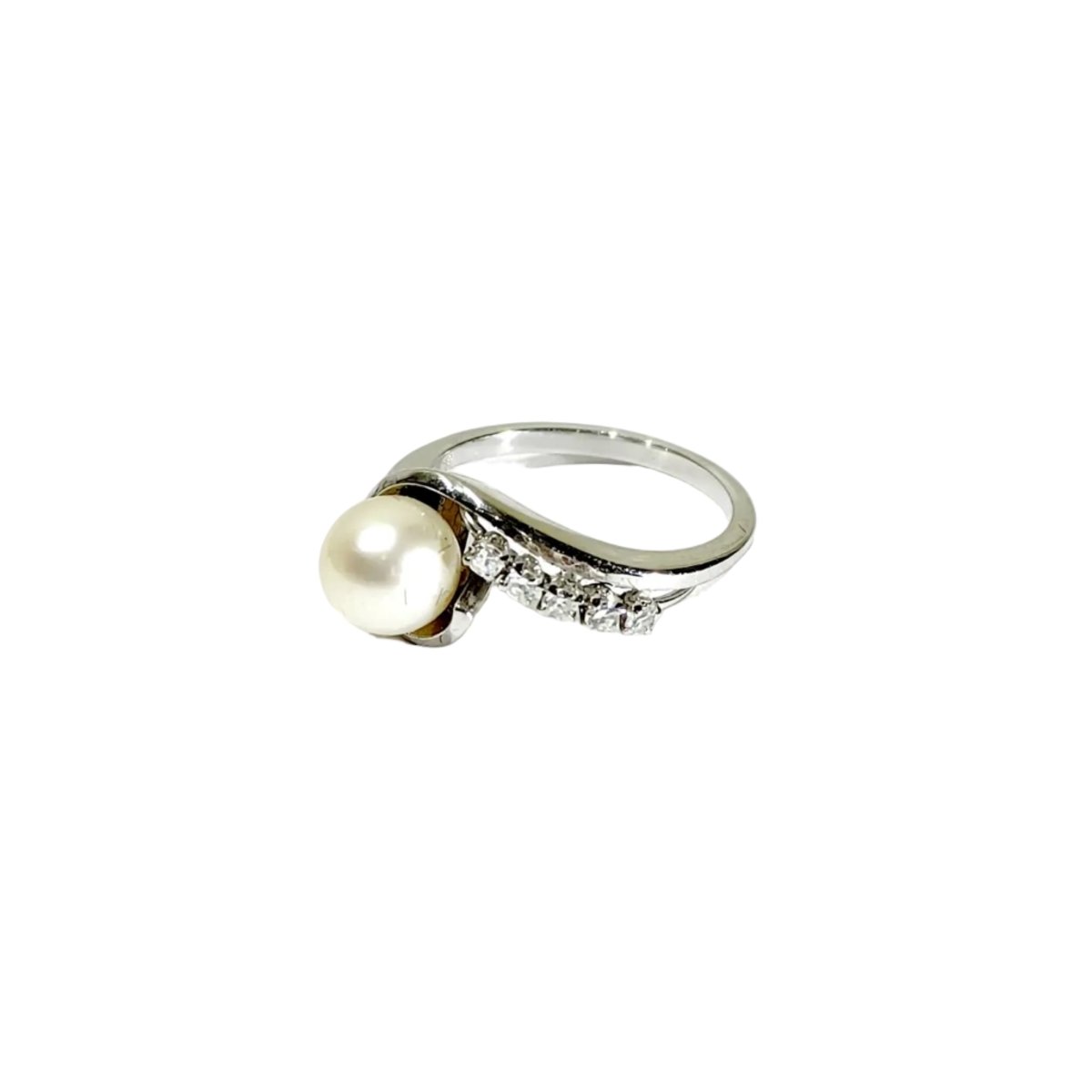 Bague en or blanc, perle, et diamants - Castafiore