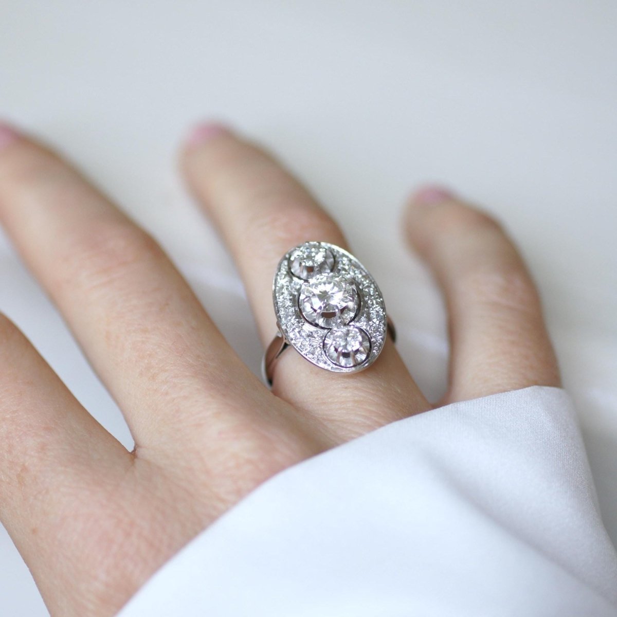 Bague en or blanc, platine, et diamants - Castafiore