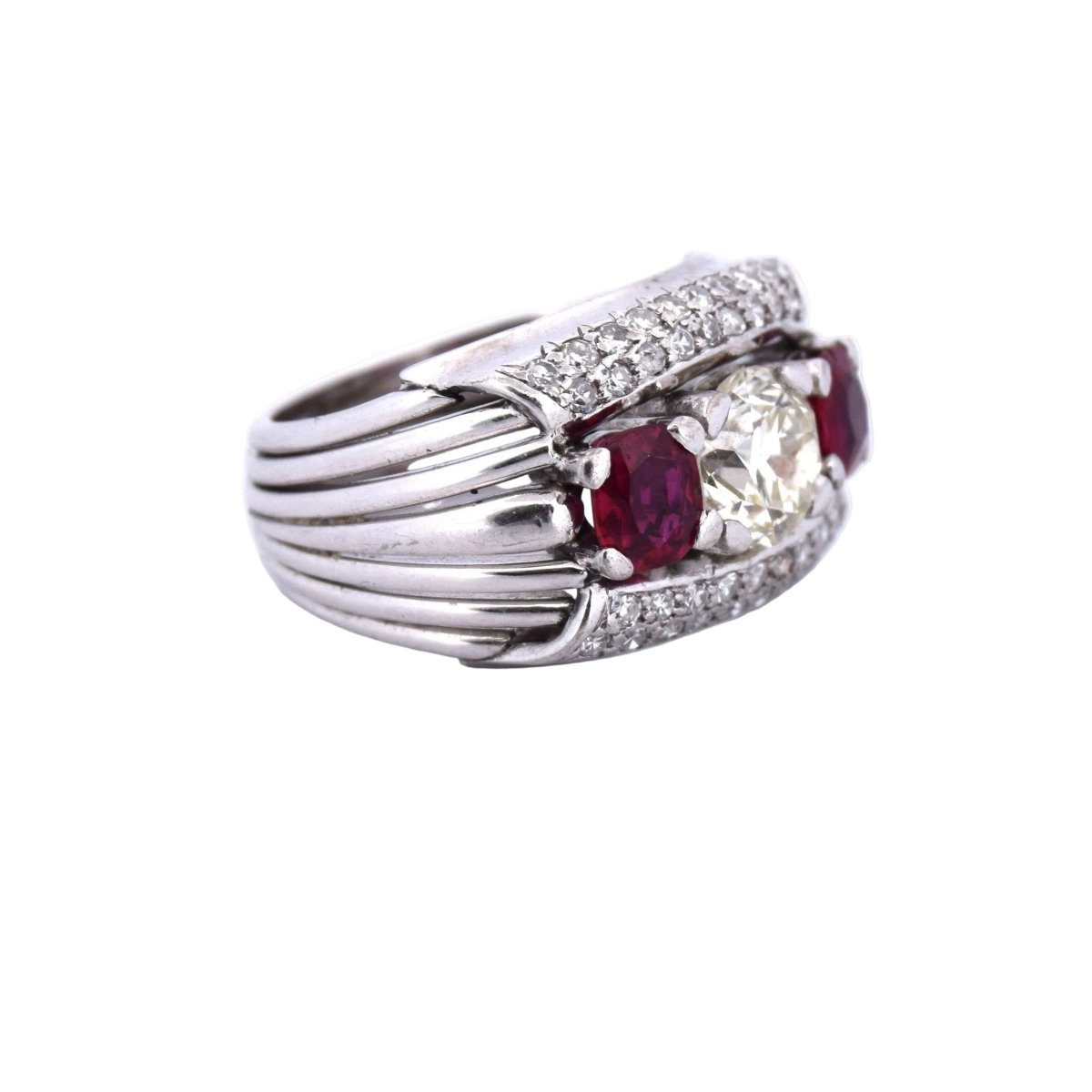 Bague en or blanc, rubis et diamants - Castafiore