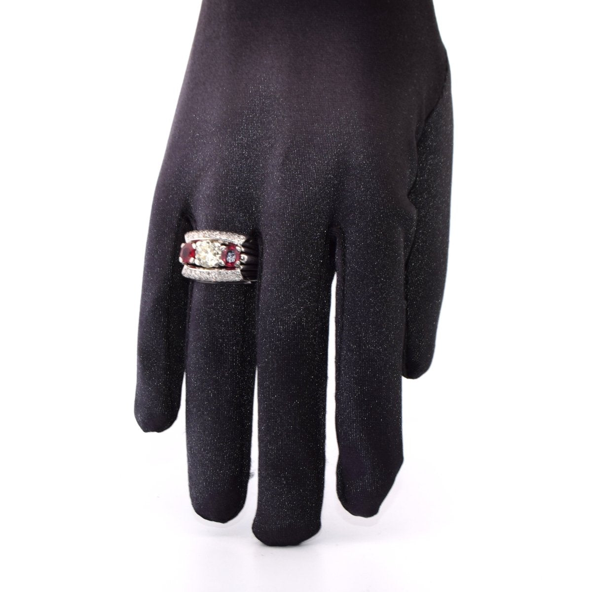 Bague en or blanc, rubis et diamants - Castafiore