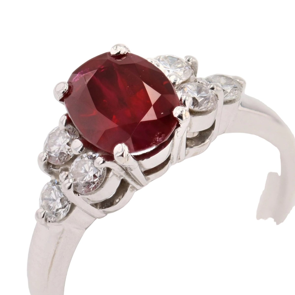 Ring ruby diamonds white gold