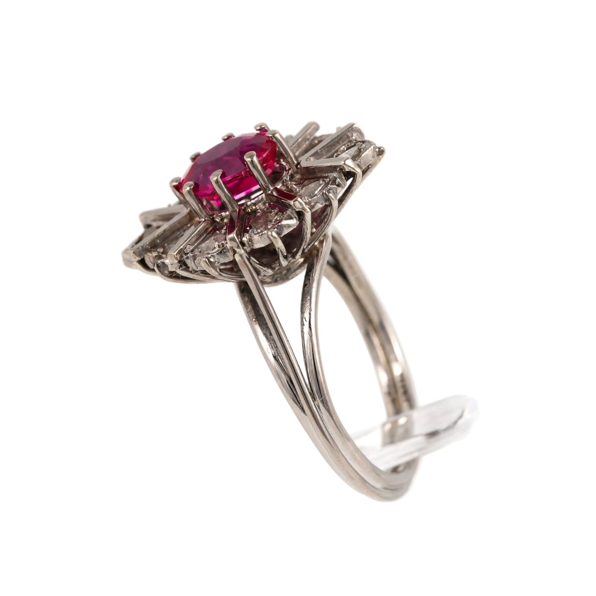 Bague en or blanc, rubis et diamants - Castafiore