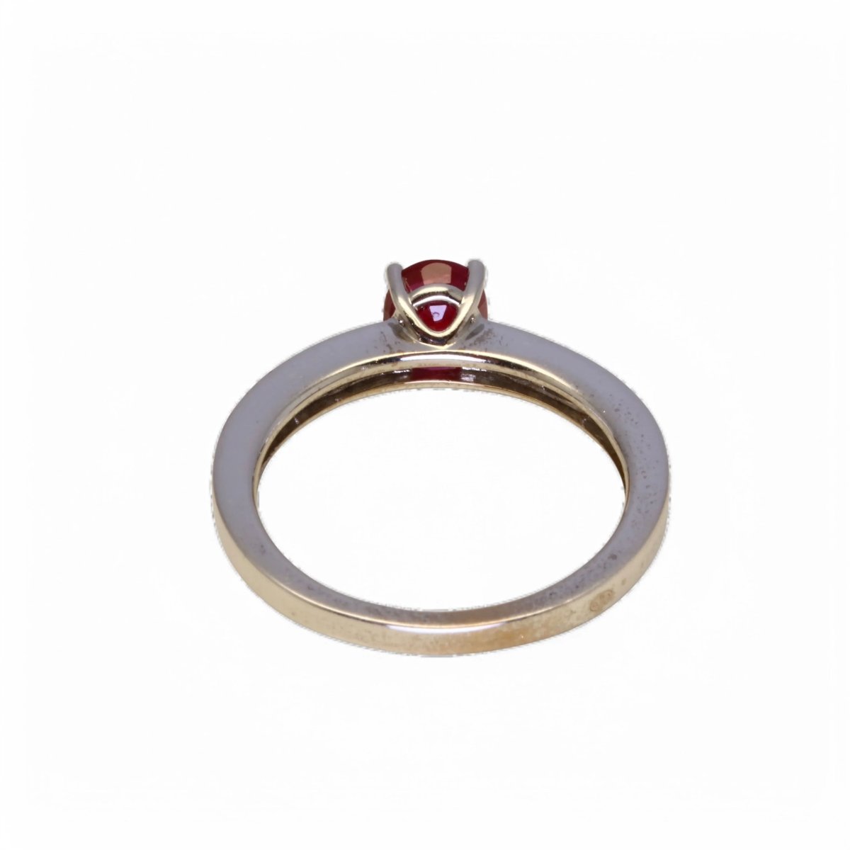 Bague en or blanc rubis et diamants. - Castafiore