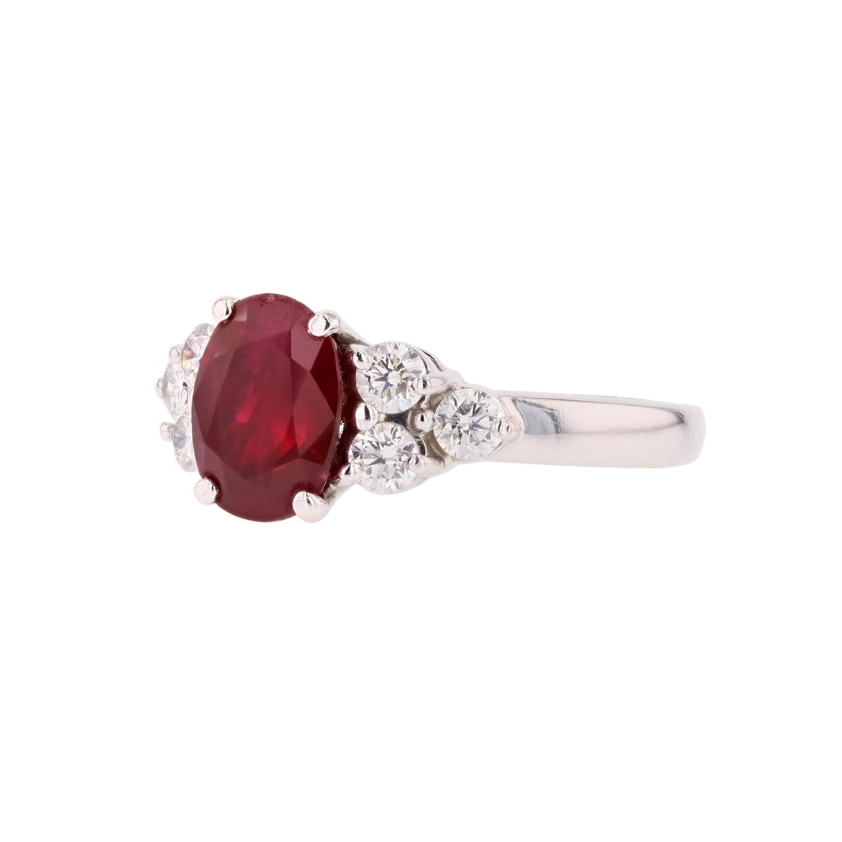 Ring ruby diamonds white gold