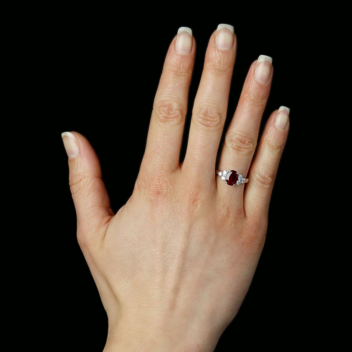 Ring ruby diamonds white gold