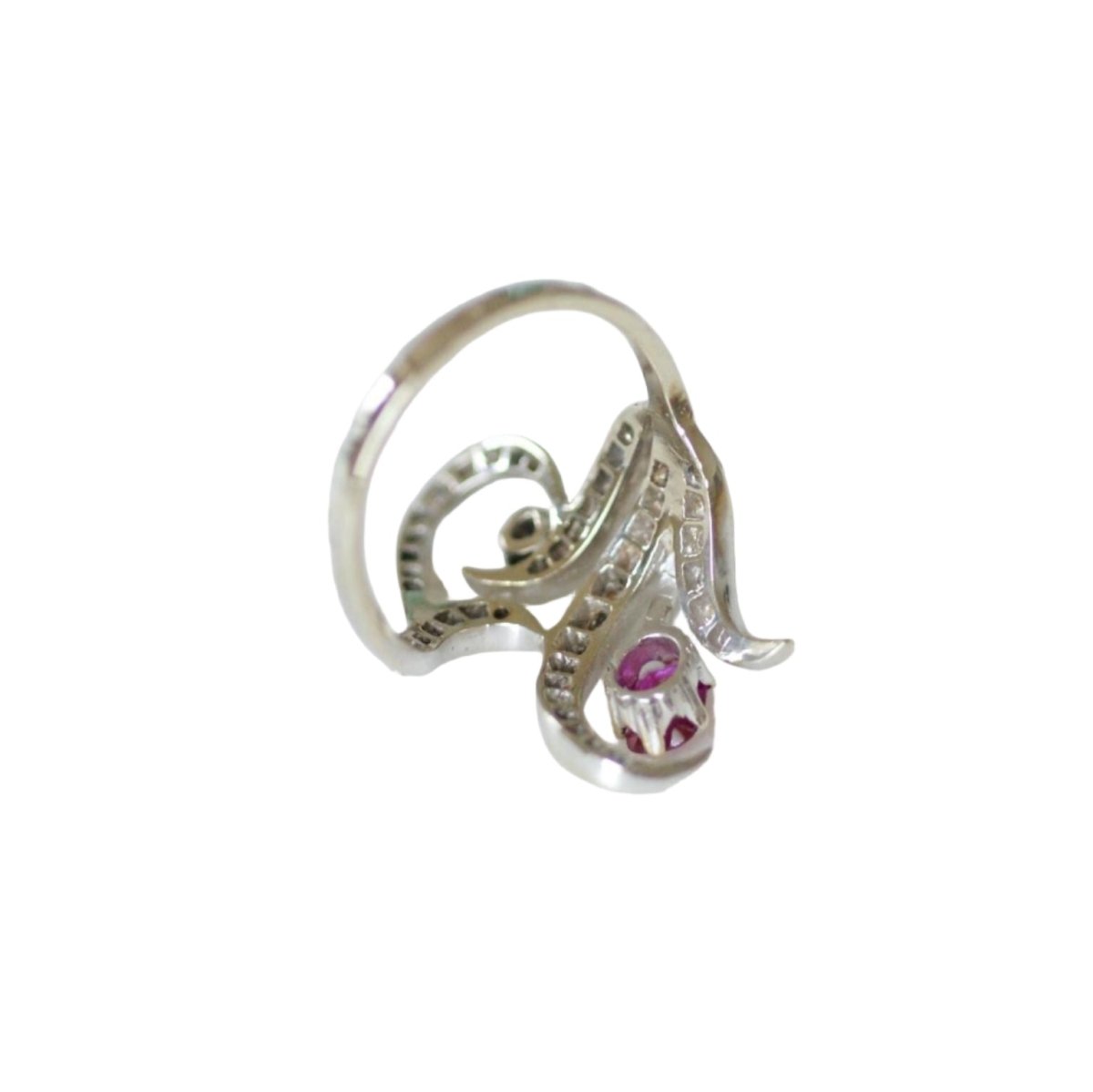 Bague en or blanc, rubis, et diamants - Castafiore