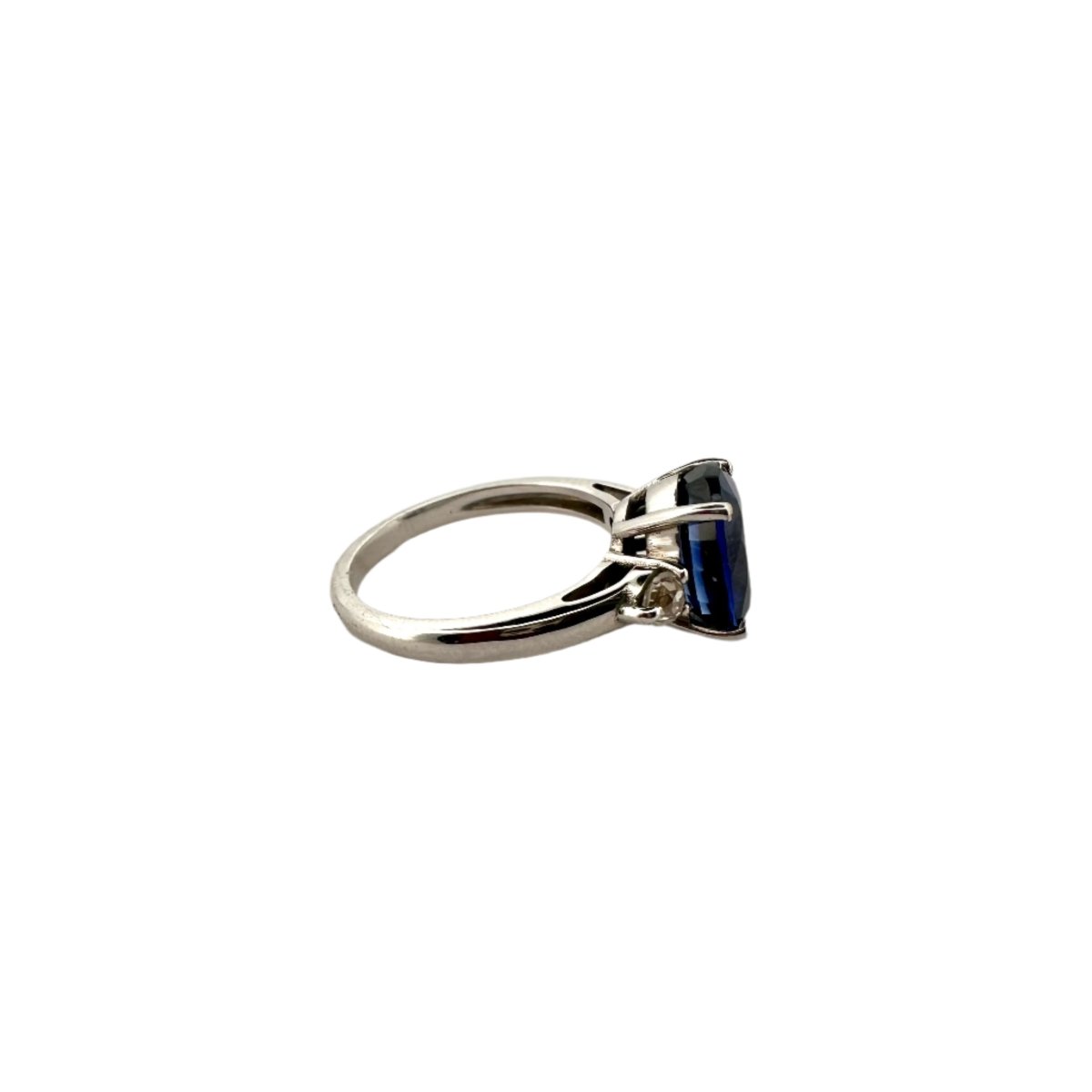 Bague en or blanc, saphir et diamant - Castafiore