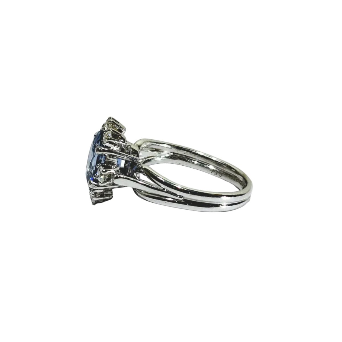 Bague en or blanc, saphir et diamants - Castafiore