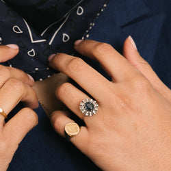 Bague en or blanc, saphir et diamants - Castafiore