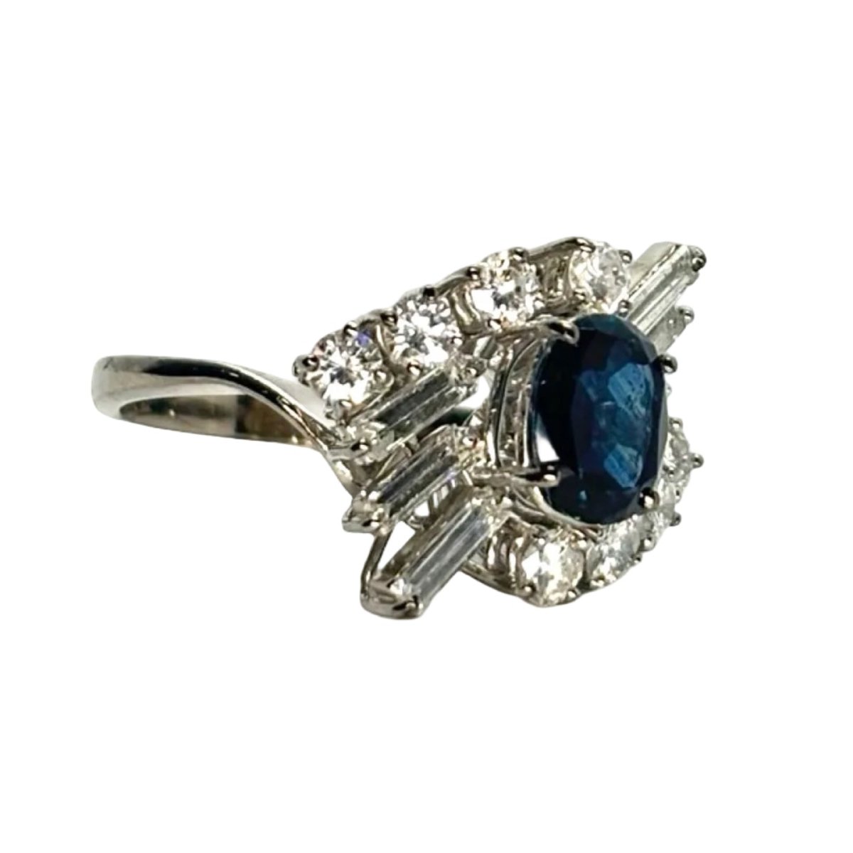 Bague en or blanc, saphir, et diamants - Castafiore