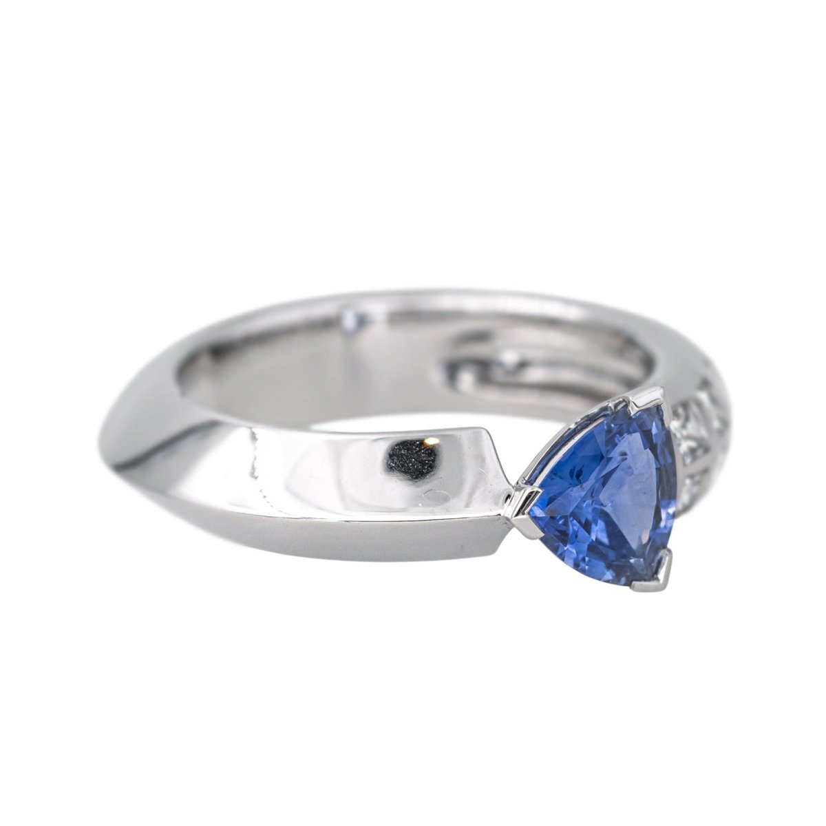 Bague en or blanc, saphir et diamants - Castafiore