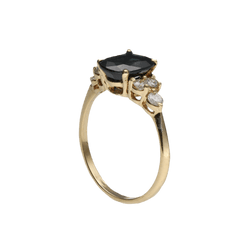 Bague en or blanc, saphir et diamants - Castafiore