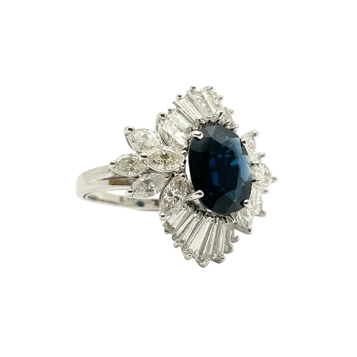 Bague en or blanc, saphir et diamants - Castafiore