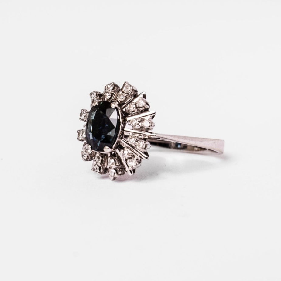 Bague en or blanc, saphir et diamants - Castafiore