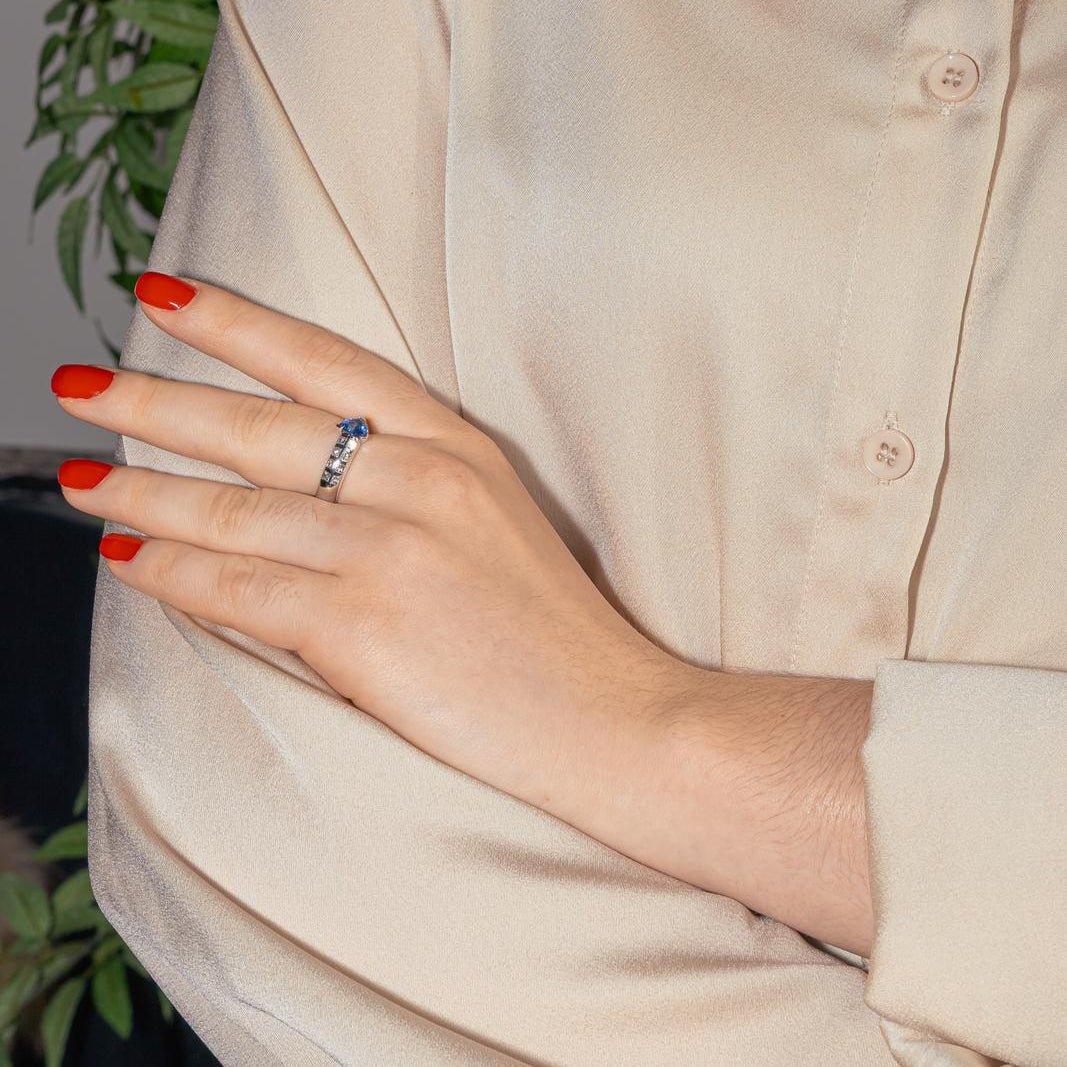 Bague en or blanc, saphir et diamants - Castafiore