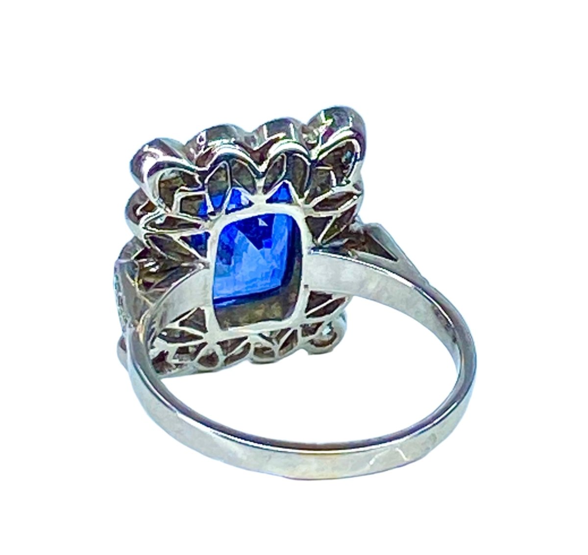 Bague en or blanc, saphir et diamants - Castafiore