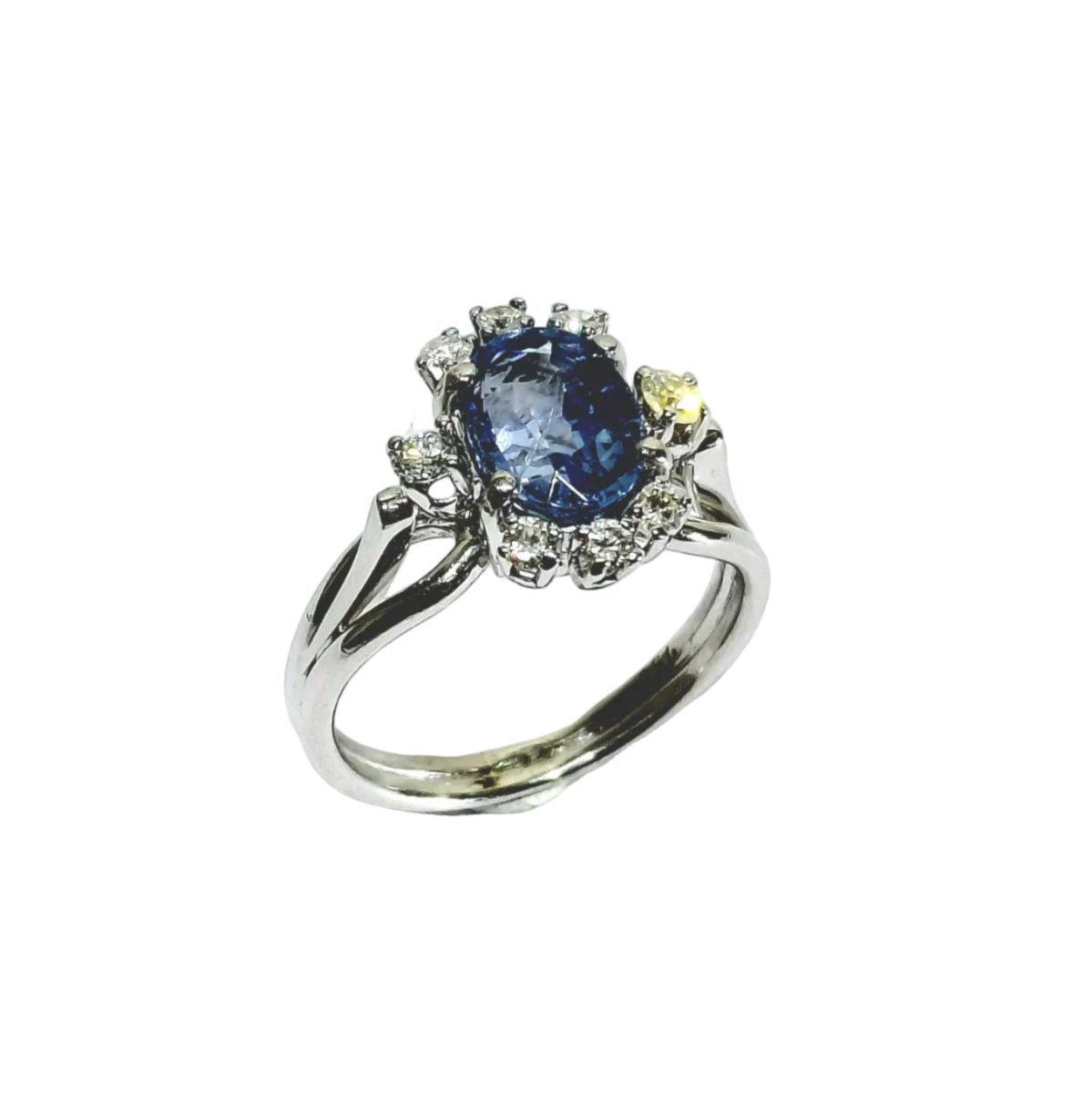 Bague en or blanc, saphir et diamants - Castafiore