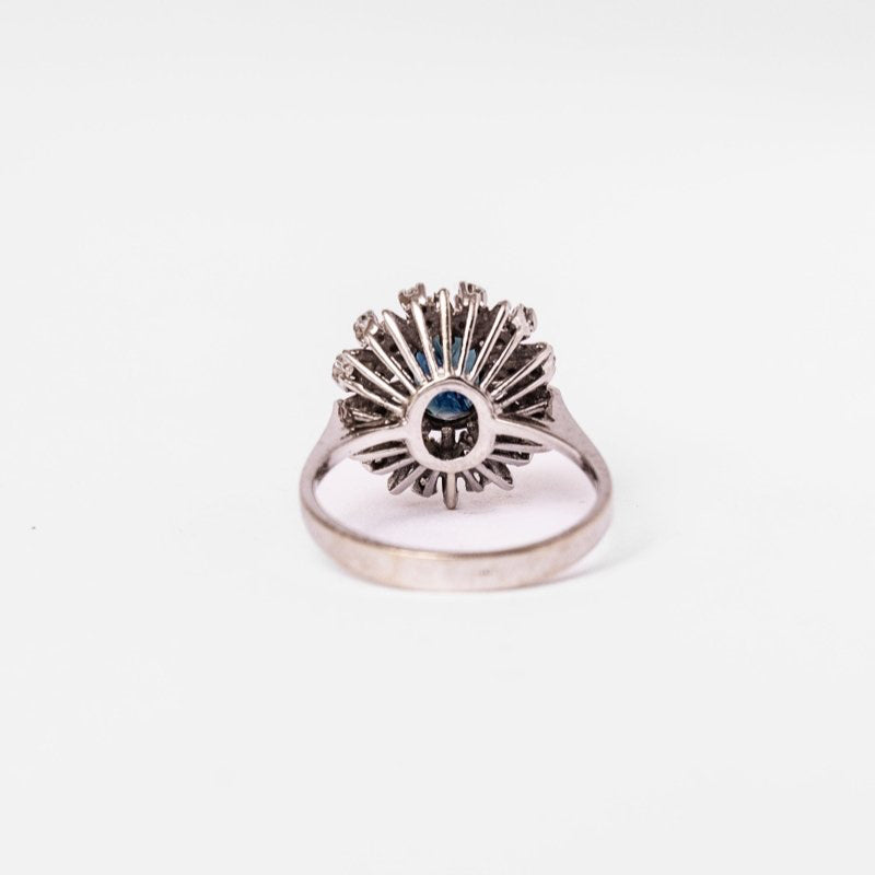 Bague en or blanc, saphir et diamants - Castafiore