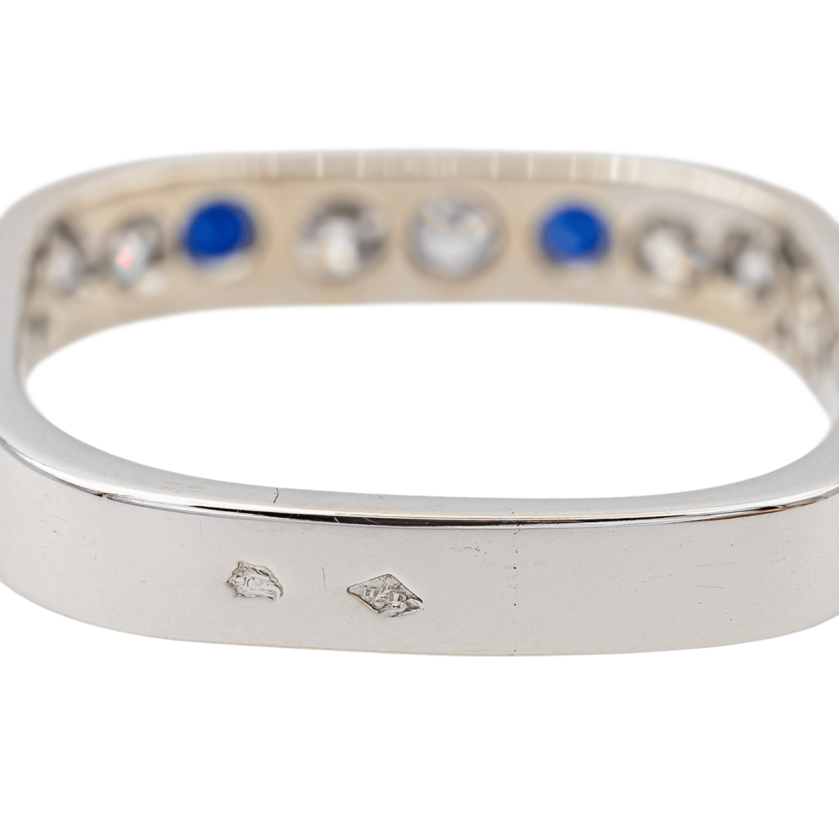 Bague en or blanc, saphir et diamants - Castafiore