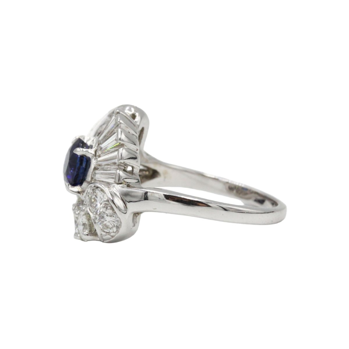 Bague en or blanc, saphir et diamants - Castafiore