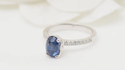 Bague en or blanc, saphir ovale et diamants - Castafiore