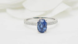 Bague en or blanc, saphir ovale et diamants - Castafiore