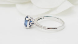 Bague en or blanc, saphir ovale et diamants - Castafiore
