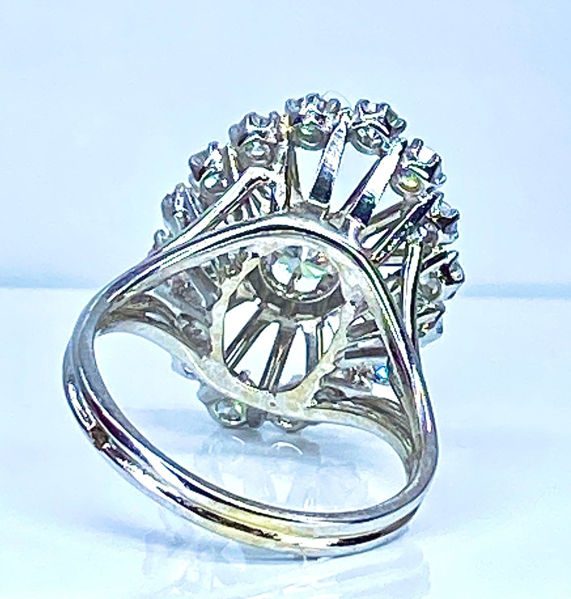 Bague en or blanc sertie de diamants - Castafiore