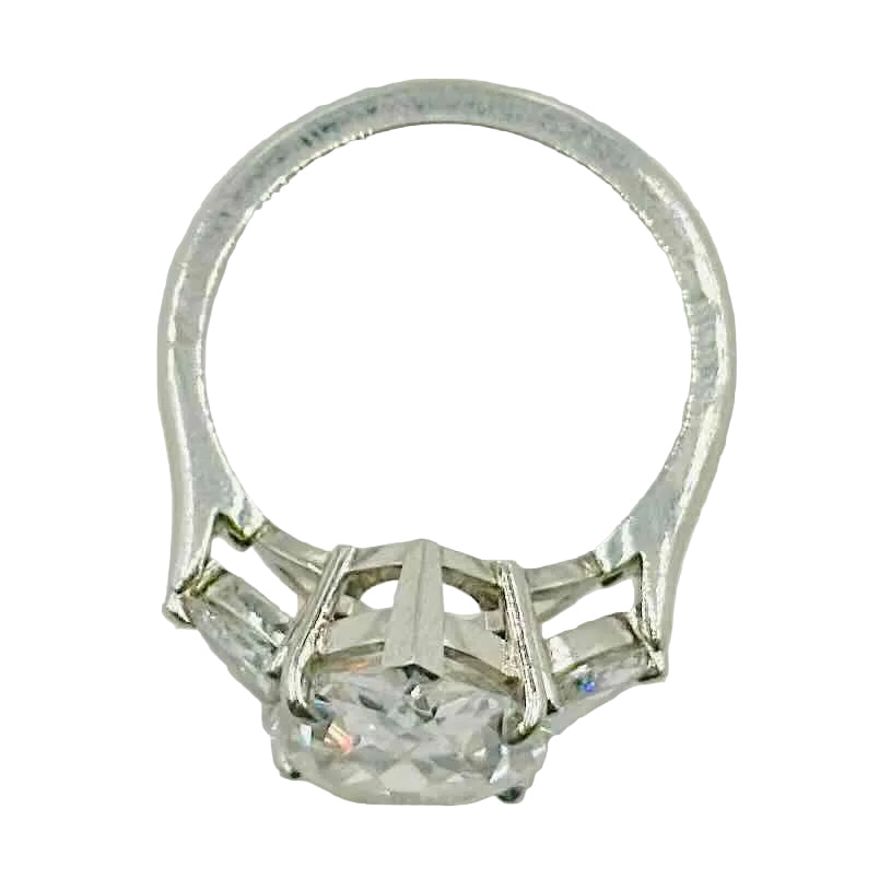 Bague en or blanc sertie d'un diamant poire - Castafiore