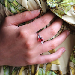 Bague en or blanc, spinelle et diamants - Castafiore