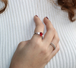 Bague en or blanc, spinelle, et diamants - Castafiore