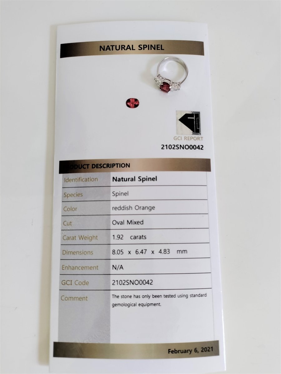 Bague en or blanc, spinelle, et diamants - Castafiore