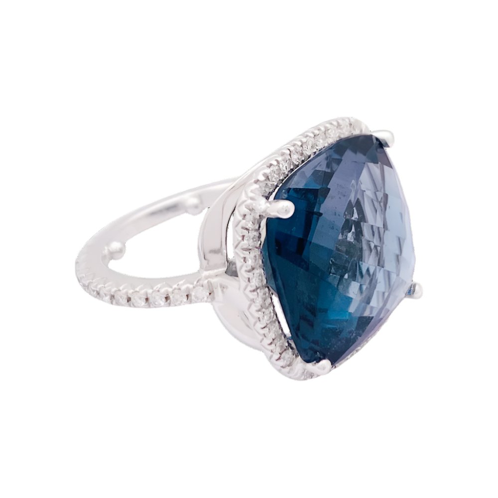 Bague en or blanc, topaze bleue et diamants - Castafiore