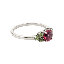 Bague en or blanc, tourmaline et péridots - Castafiore