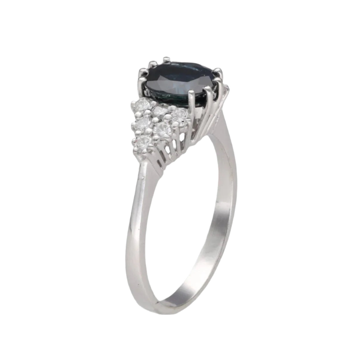 Bague en or gris 18 Cts avec un saphir de 1,70 Cts et 0,25 Cts de diamants brillants. Taille 55 - Castafiore