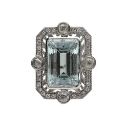 Bague en or gris 18 Cts vers 1970 avec aigue marine de 5,0 Cts et diamants taille ancienne . Taille 55. - Castafiore