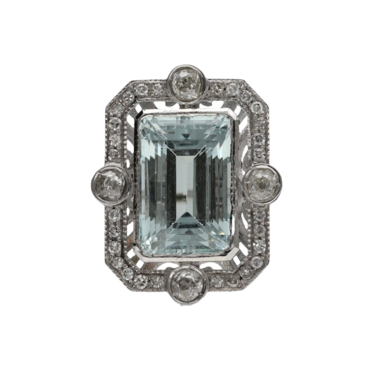 Bague en or gris 18 Cts vers 1970 avec aigue marine de 5,0 Cts et diamants taille ancienne . Taille 55. - Castafiore