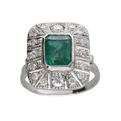 Bague en or gris 18k avec emeraude de 1,50 cts et diamants taille ancienne vers 1970. Taille 56. - Castafiore
