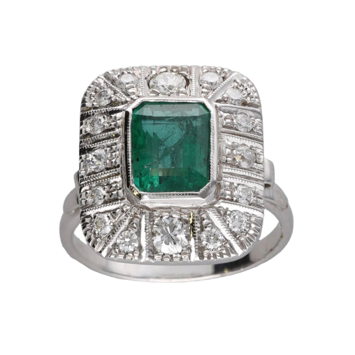Bague en or gris 18k avec emeraude de 1,50 cts et diamants taille ancienne vers 1970. Taille 56. - Castafiore