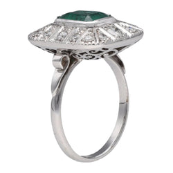 Bague en or gris 18k avec emeraude de 1,50 cts et diamants taille ancienne vers 1970. Taille 56. - Castafiore