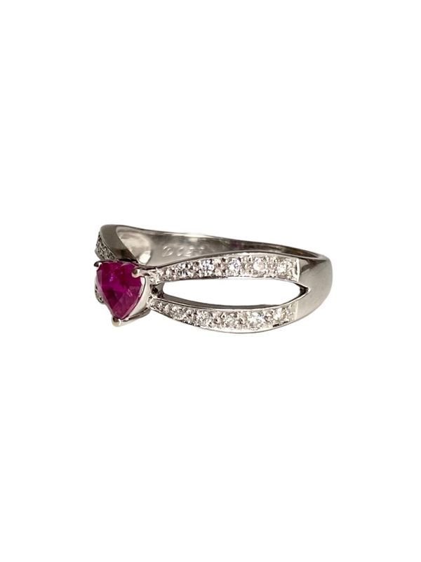 Bague, en or gris 18k, rubis et diamants - Castafiore