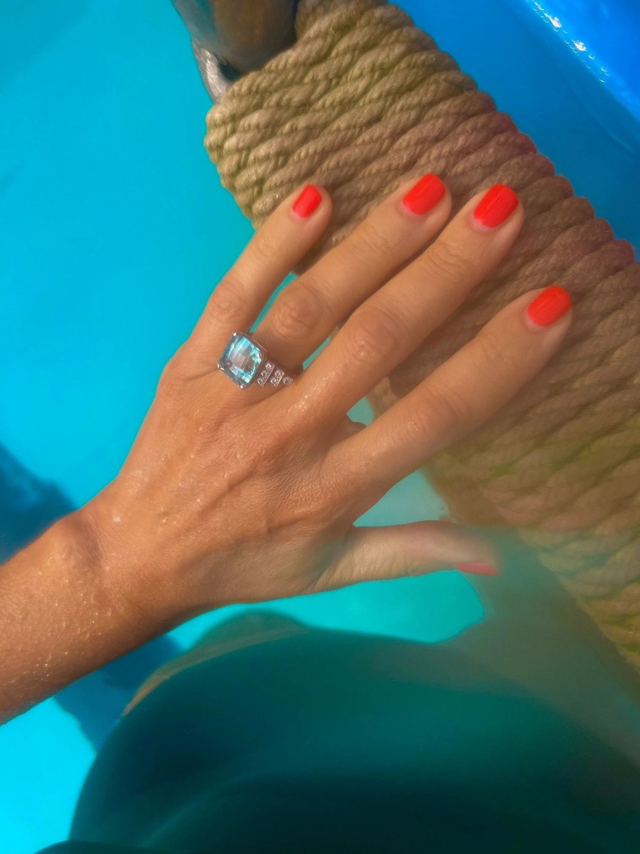 Bague en or gris et aigue - marine - Castafiore