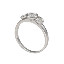 Bague en or gris et diamants - Castafiore