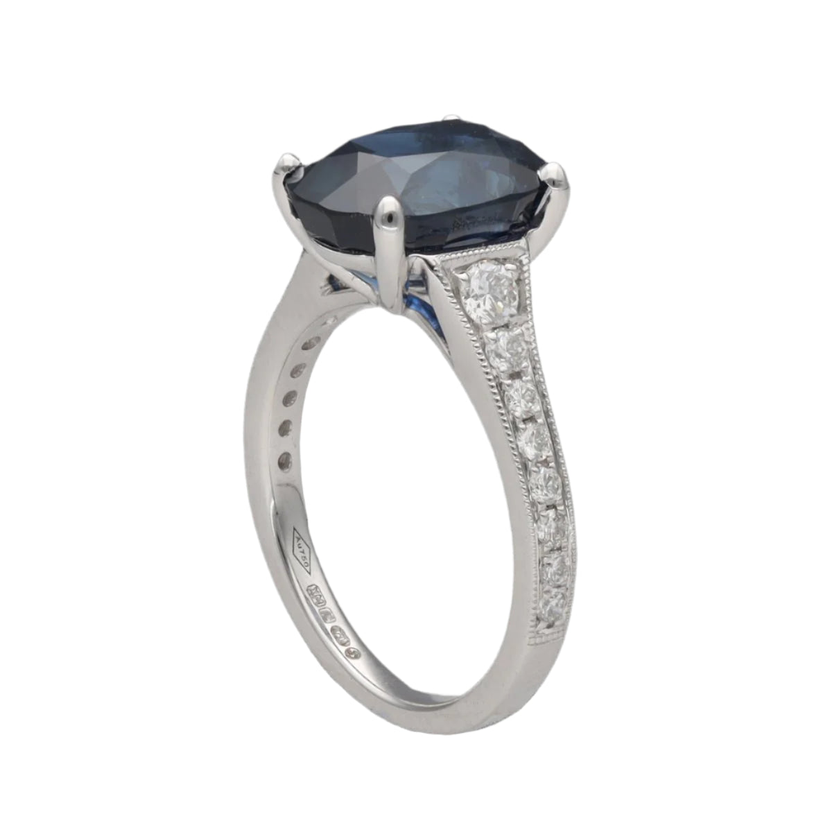 Bague en or gris, saphir et diamants - Castafiore