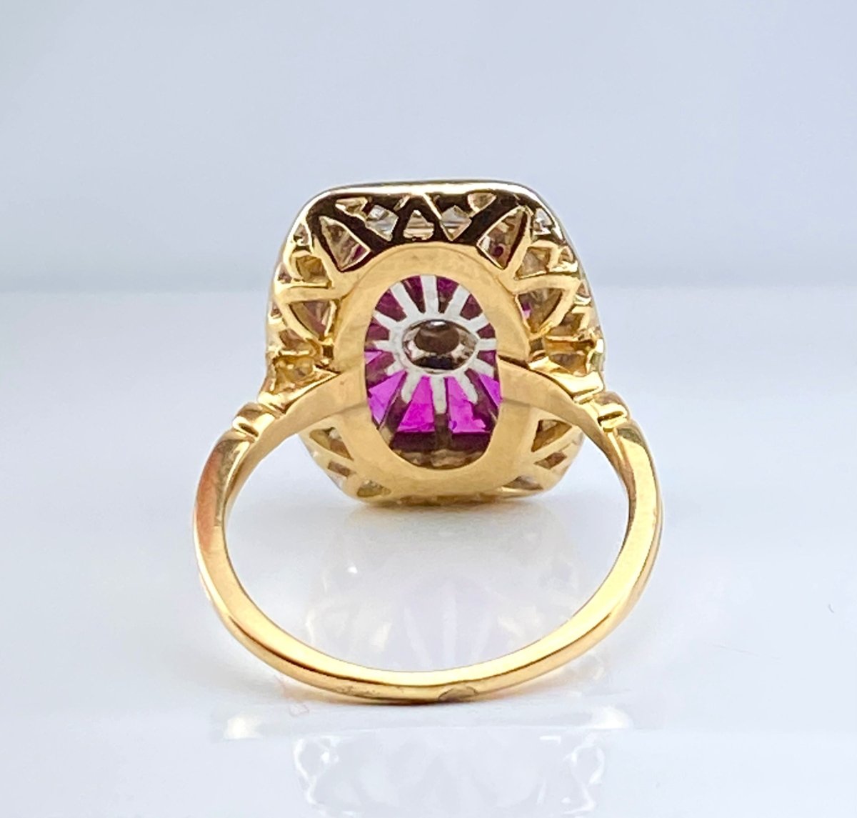 Bague en or jaune 18 carats en diamants et rubis. - Castafiore