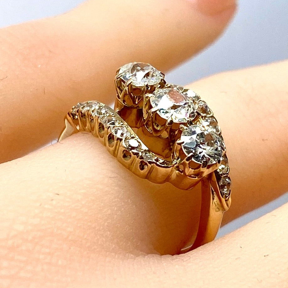 Bague en or jaune 18 carats et diamants,vers 1900 - Castafiore