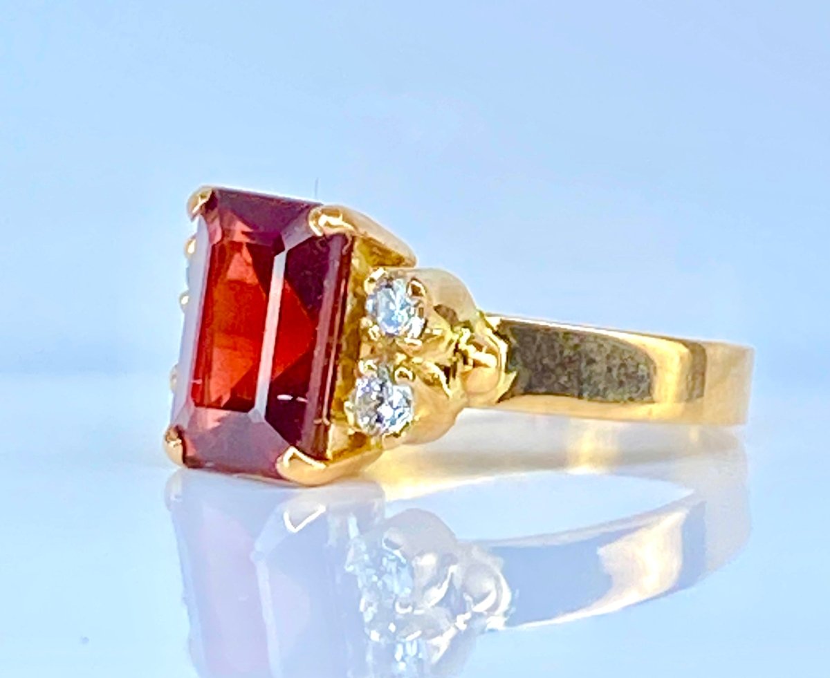 Bague en or jaune 18 carats , grenat et diamants - Castafiore